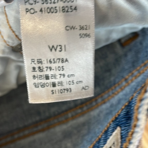 Levi’s Shorts - Picture 3 of 3